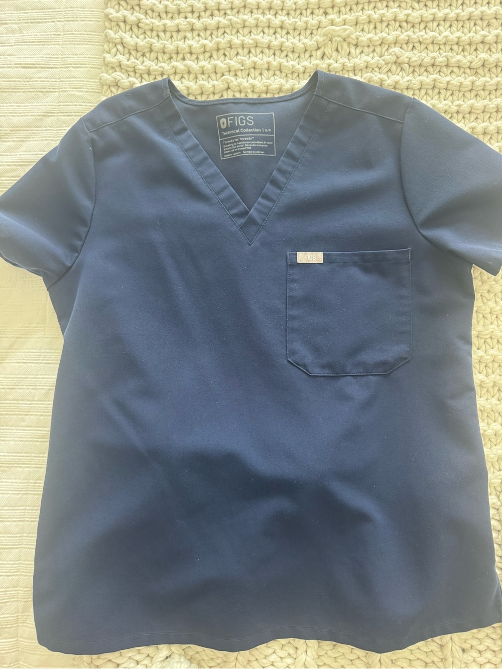 FIGS - petite Catarina one pocket scrub top - small navy